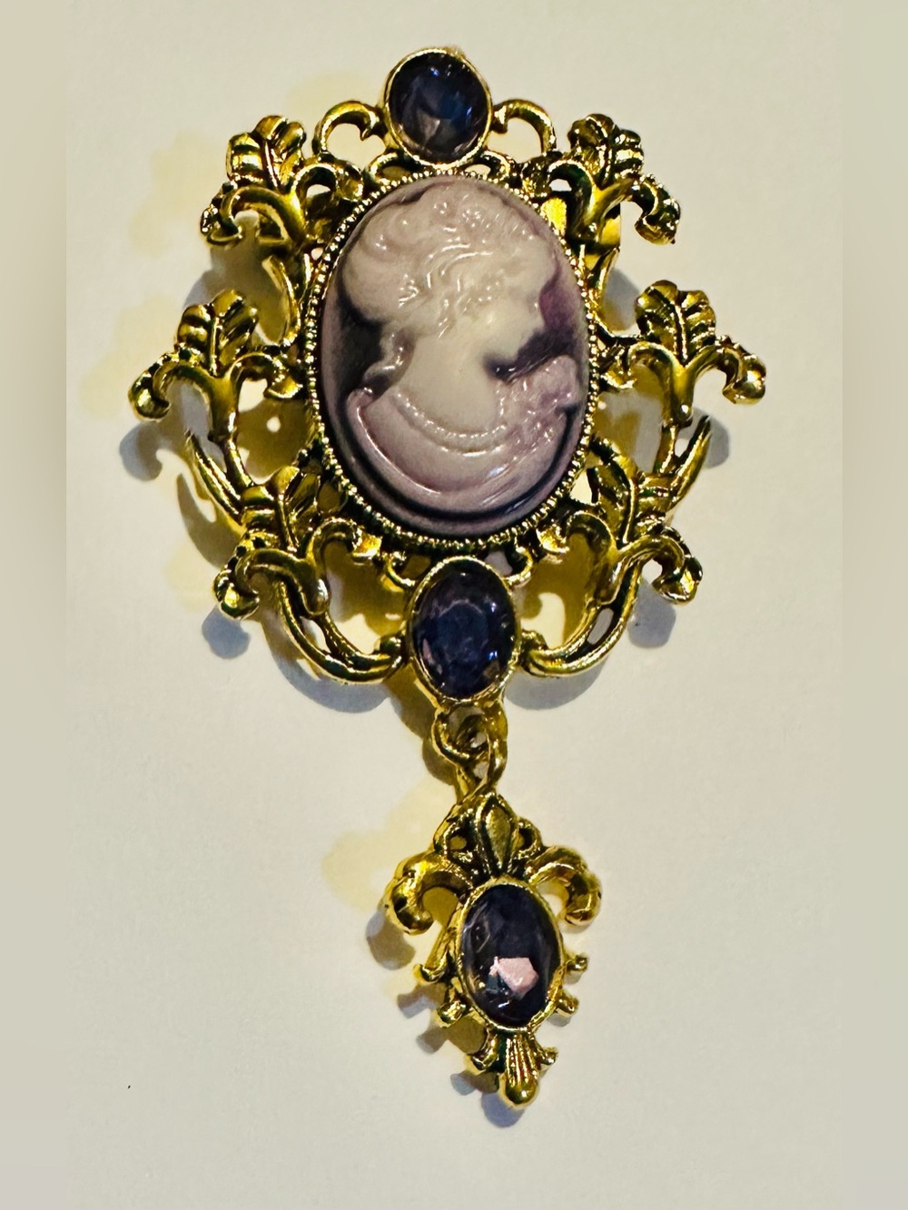 Victorian-Style Gold Tone Cameo Like Pendant Brooch with Purple Accents